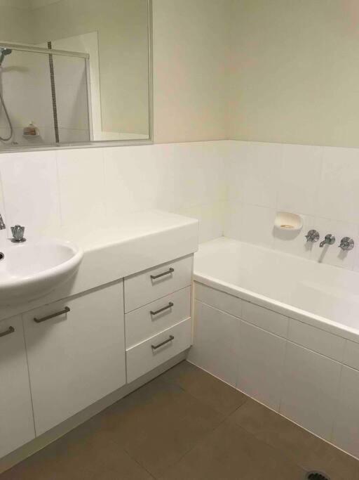 Room With Separate Bath In Shared Homestay Redcliffe Exterior foto