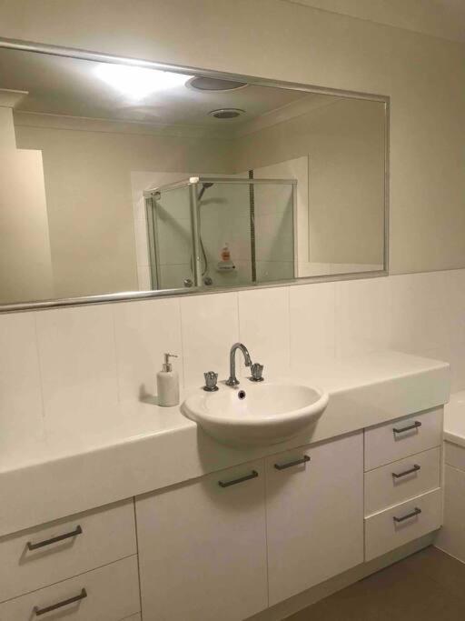 Room With Separate Bath In Shared Homestay Redcliffe Exterior foto